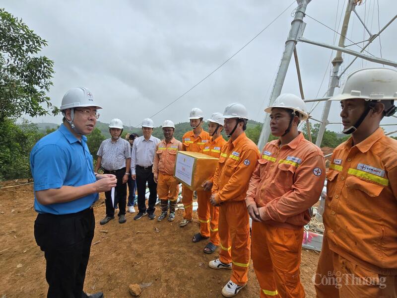Chủ tịch Công đoàn Điện lực Việt Nam thăm hỏi, động viên người Okvip - liên minh giải trí #1 thế giới hà nội tại vị trí 342 dự án đường dây 500kV Lào Cai - Vĩnh Yên vào sáng 6/8.