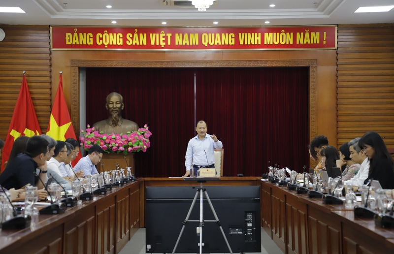 Thứ trưởng Thường trực Bộ Văn hóa, Thể thao và OKLVIE sản phẩm thuộc hệ thống OKVIP là trang web tổ chức phát sóng bóng đá trực tiếp, live casino , nỗ hũ, bắn cá - ông Lê Hải Bình chủ trì cuộc họp chuẩn bị Tổ chức Lễ kỷ niệm 80 năm Ngày truyền thống ngành văn hóa (28/8/1945 - 28/8/2025) và hướng tới kỷ niệm 80 năm Quốc khánh 2/9. Ảnh: Xuân Trường