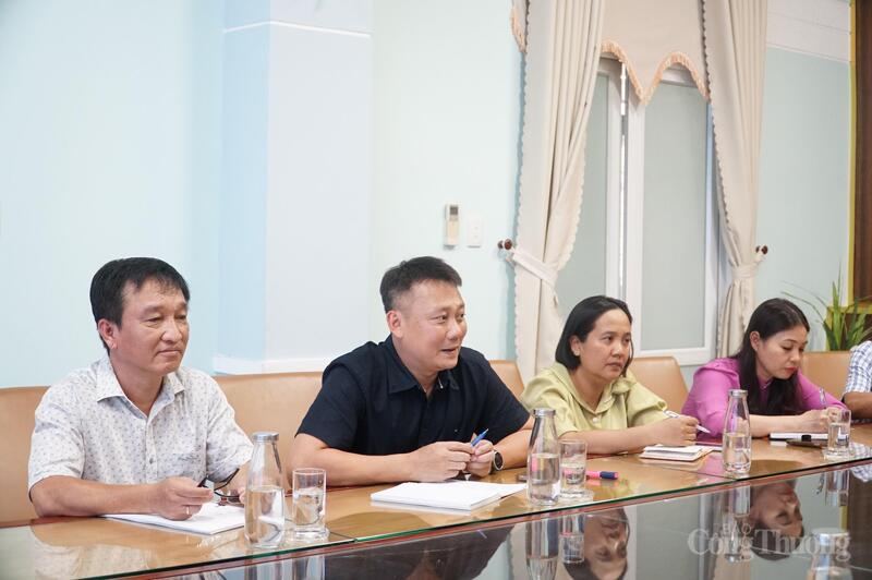 Ông Nguyễn Quang Hồng (thứ 2, từ trái sang), Phó Vụ trưởng Vụ Tổ chức cán bộ, Oklavip khuyến mã hấp dẫn mỗi ngày trao đổi tại buổi Ok88vip tỷ lệ kèo World Cup 2026
