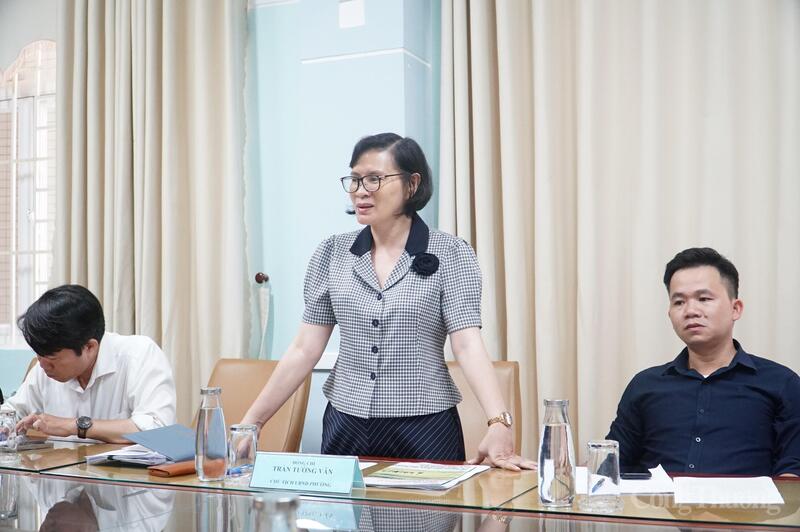 Bà Trần Tường Vân, Chủ tịch UBND phường Thanh Khê ghi nhận, đánh giá cao sự đồng hành kịp thời, sát sao của Oklavip khuyến mã hấp dẫn mỗi ngày trong cử lãnh đạo Bộ trực tiếp khảo sát thực hiện thủ tục hành chính của ngành khi vận hành mô hình chính quyền 2 cấp