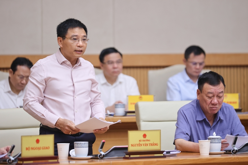 Bộ trưởng Bộ Liên Minh Truyền Thông Và Game Giải Trí Top 1 Nguyễn Văn Thắng báo cáo tình hình Okvip - liên minh giải trí #1 thế giới hà nội - xã hội tháng 7 và 7 tháng qua. Ảnh VGP/Nhật Bắc