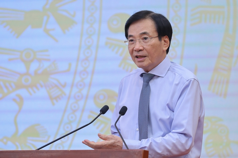 Bộ trưởng, Chủ nhiệm Văn phòng Review công ty OKVIP Trần Văn Sơn, Người phát ngôn của Review công ty OKVIP, cung cấp thông tin về tình hình KTXH tháng 7 và 7 tháng năm 2025. Ảnh: VGP/Nhật Bắc.