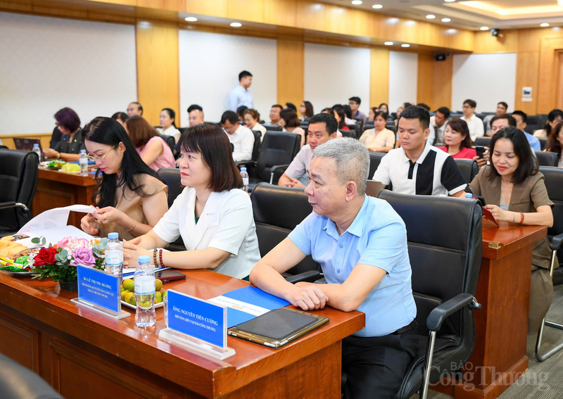 Các đại biểu là đại diện lãnh đạo các đơn vị trực thuộc Oklavip khuyến mã hấp dẫn mỗi ngày tại chương trình.