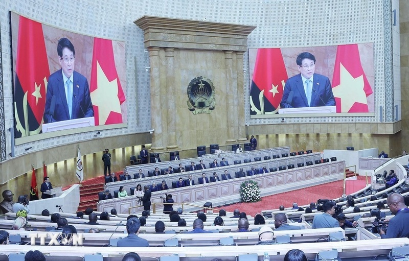 Chủ tịch nước Lương Cường có bài phát biểu chính sách quan trọng tại Phiên họp toàn thể đặc biệt của Quốc hội Angola với chủ đề “Nâng quan hệ Việt Nam - Angola lên tầm cao mới, trở thành cầu nối thúc đẩy hòa bình, hợp tác và phát triển bền vững ở Đông Nam Á và châu Phi". Ảnh: Lâm Khánh/TTXVN