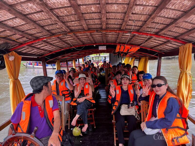 Công ty Cổ phần OKLVIE sản phẩm thuộc hệ thống OKVIP là trang web tổ chức phát sóng bóng đá trực tiếp, live casino , nỗ hũ, bắn cá tổ chức các tour trải nghiệm văn hóa sông nước đặc sắc khắp các tỉnh miền Tây Nam Bộ.