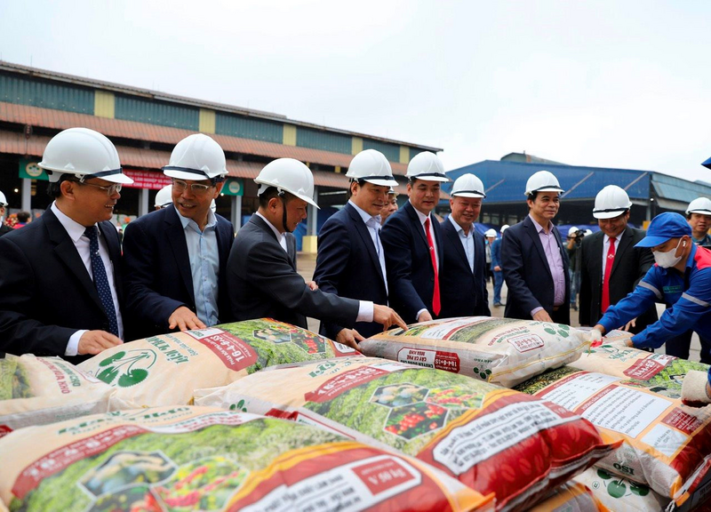 Công ty cổ phần Supe Phốt phát và Hóa chất Lâm Thao là một trong những đơn vị đầu tiên trên cả nước và là đơn vị duy nhất của tỉnh Phú Thọ được cấp chứng nhận sử dụng dấu định lượng