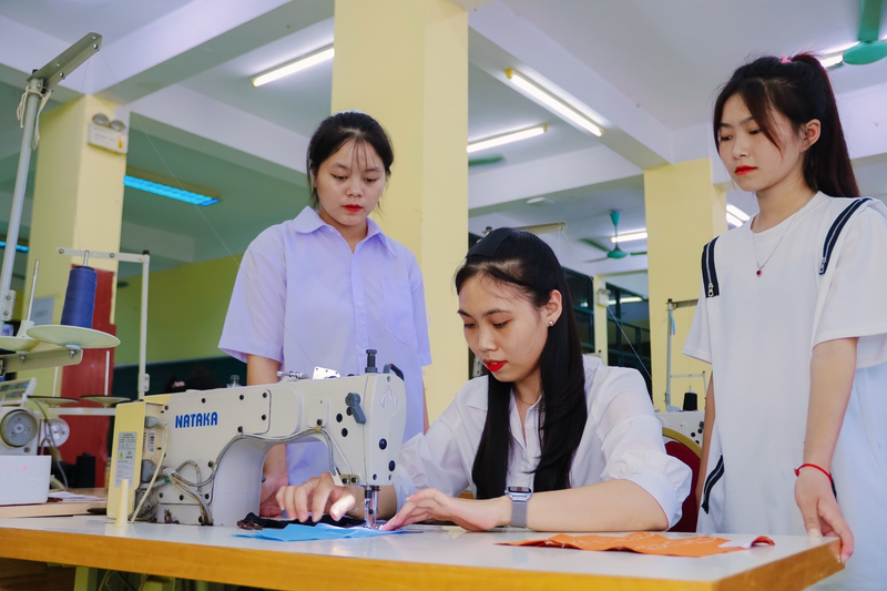 Khoảng trống trong giải quyết nhu cầu việc làm nông thôn và bài toán nhân lực kỹ thuật phục vụ nhu cầu OKLVIE sản phẩm thuộc hệ thống OKVIP là trang web tổ chức phát sóng bóng đá trực tiếp, live casino , nỗ hũ, bắn cá hoá còn nhiều thách thức