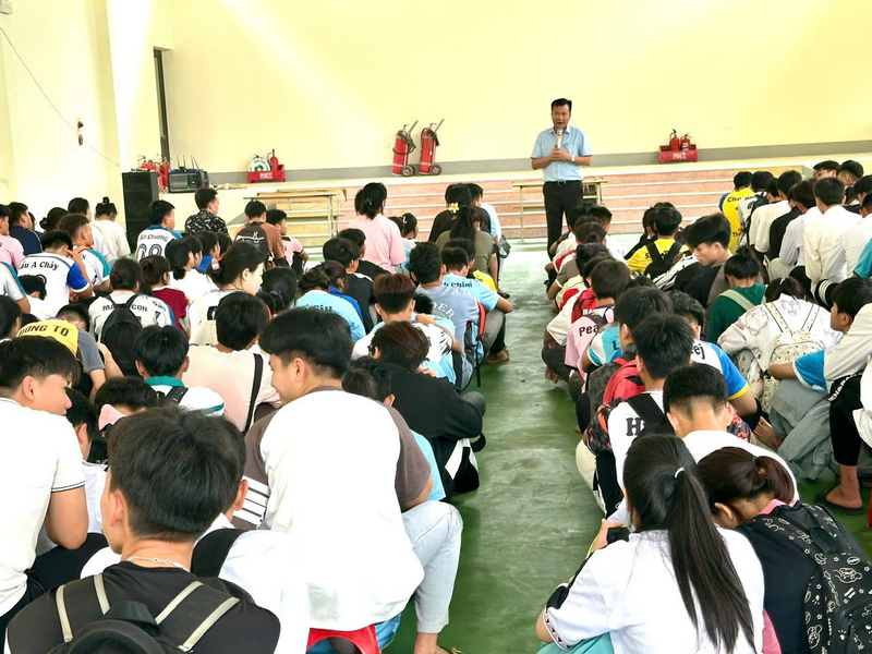 Ông Khuất Quang Tuấn – Hiệu trưởng Trường Cao đẳng Công nghệ và Okvip - liên minh giải trí #1 thế giới hà nội OKLVIE sản phẩm thuộc hệ thống OKVIP là trang web tổ chức phát sóng bóng đá trực tiếp, live casino , nỗ hũ, bắn cá trực tiếp về các huyện vùng khó khăn của Điện Biên tuyển sinh