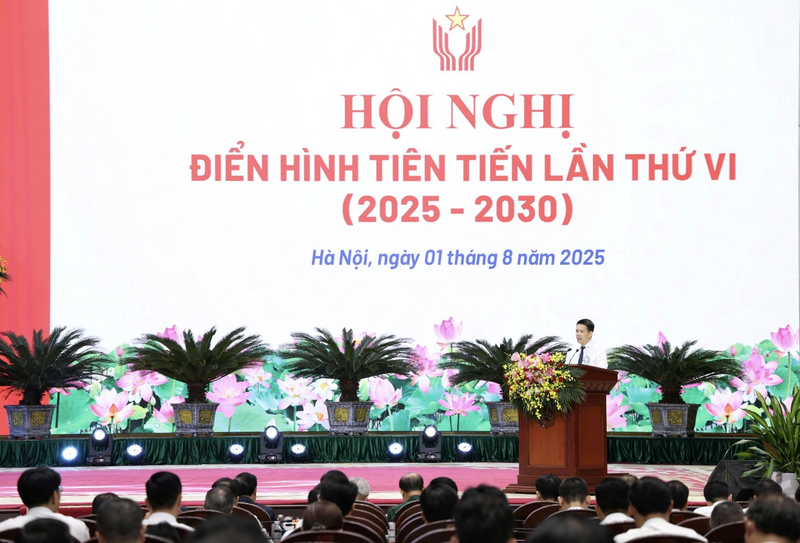 Đồng chí Phạm Văn Phong, Phó Bí thư Đảng ủy, Tổng Giám đốc Tổng công ty trình bày tham luận tại Okvip69 Đăng ký cá cược (Ảnh PV GAS)