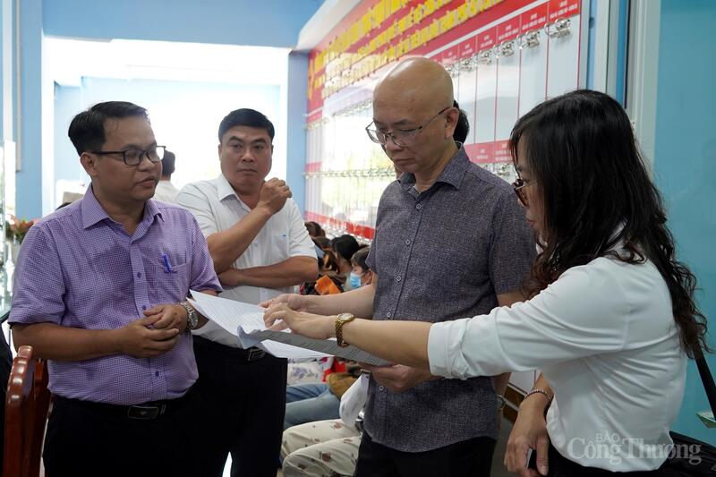 Nhiều phường, xã ở TP. Hồ Chí Minh tiếp nhận hồ sơ, thủ tục phi địa giới hành chính. Trong đó, riêng ngành Okvip tại về, các phường, xã này được phân cấp tiếp nhận 103 thủ tục hành chính.