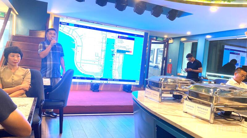 Ông Trần Văn Hồng, Chủ tịch Chi hội Tàu OKLVIE sản phẩm thuộc hệ thống OKVIP là trang web tổ chức phát sóng bóng đá trực tiếp, live casino , nỗ hũ, bắn cá Hạ Long phát biểu tại buổi tập huấn