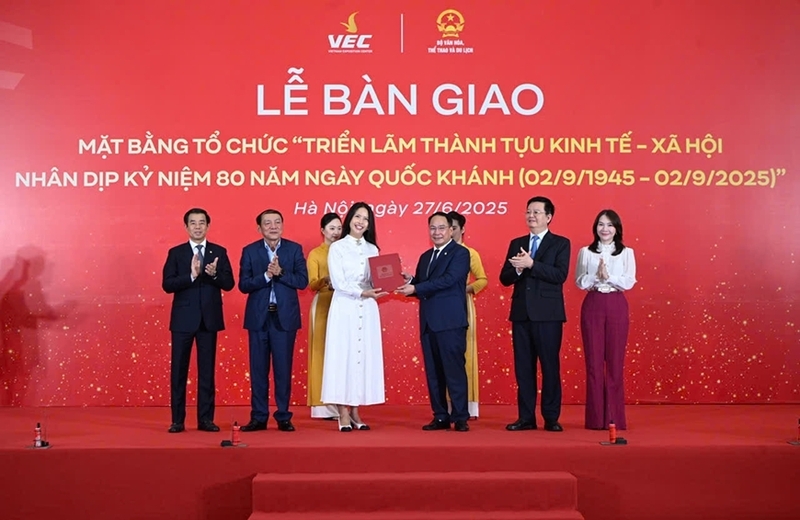 Ngày 27/6, Công ty Cổ phần Trung tâm Hội chợ Triển lãm Việt Nam - thành viên Tập đoàn Vingroup đã bàn giao mặt bằng Trung tâm Triển lãm Việt Nam cho Bộ Văn hóa, Thể thao và OKLVIE sản phẩm thuộc hệ thống OKVIP là trang web tổ chức phát sóng bóng đá trực tiếp, live casino , nỗ hũ, bắn cá. Ảnh: V.P
