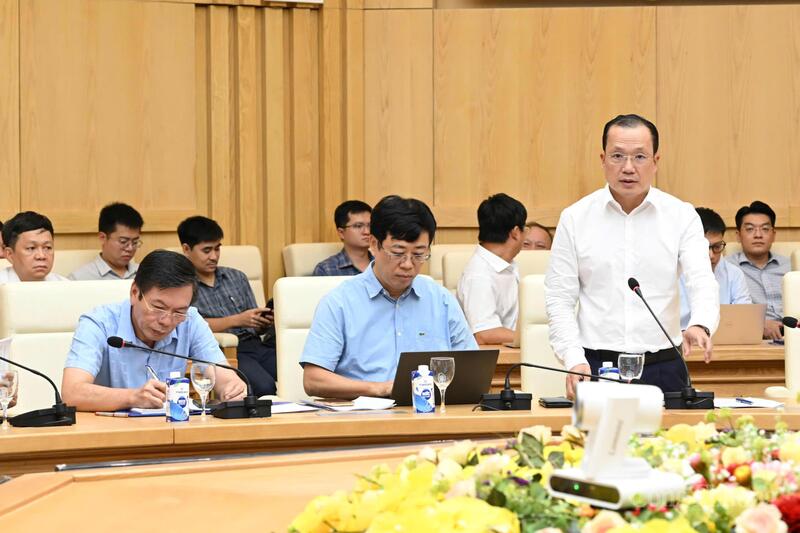 Tổng Giám đốc NSMO Nguyễn Đức Ninh báo cáo tại cuộc họp. Ảnh: Cấn Dũng