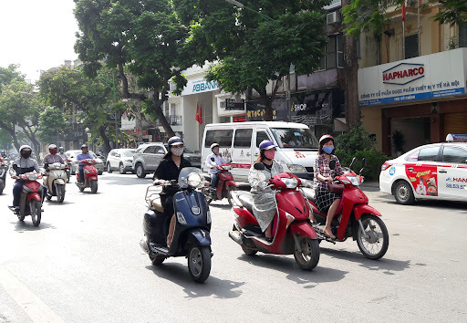 Thời tiết Hà Nội tiếp tục nắng gắt. Ảnh minh hoạ