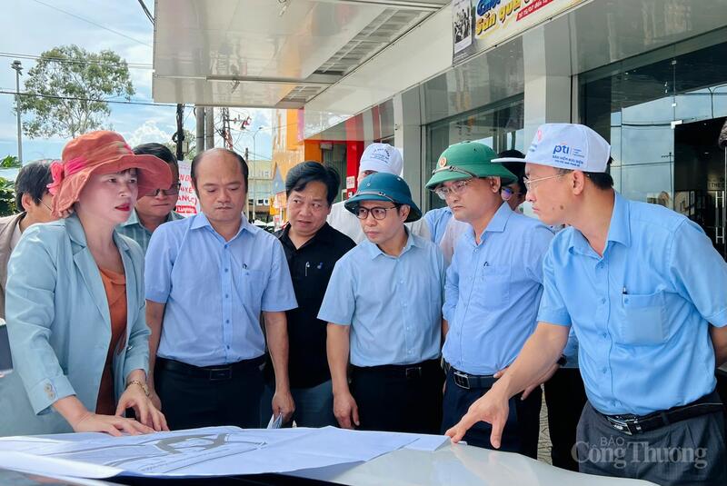 Đoàn công tác đã đi kiểm tra tại Dự án Cải tạo nút giao thông Phù Đổng