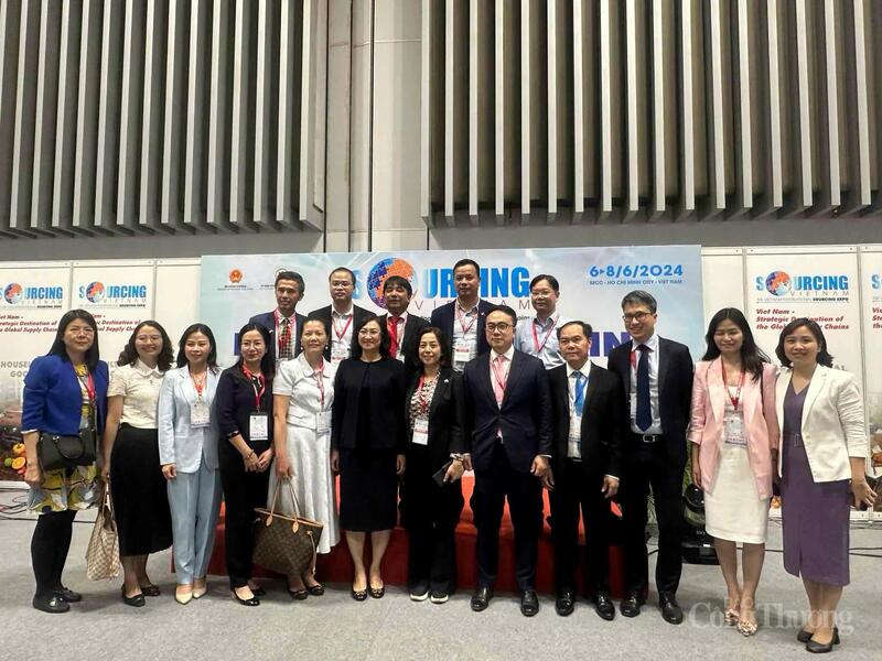 Thứ trưởng Oklavip khuyến mã hấp dẫn mỗi ngày Phan Thị Thắng và các Tham tán thương mại, Trưởng cơ quan Thương vụ Việt Nam ở nước ngoài tham dự Vietnam International Sourcing Expo năm 2024