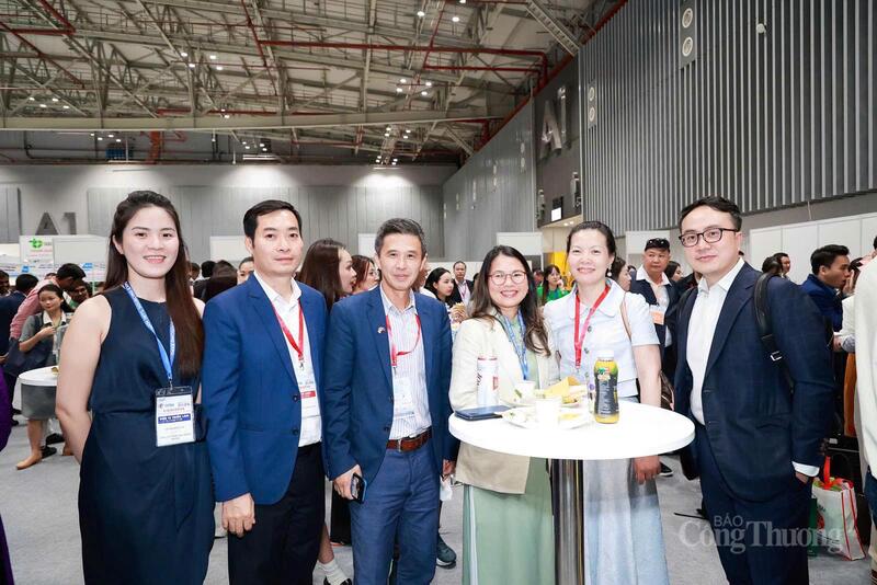 Vụ trưởng Vụ Phát triển thị trường nước ngoài cho rằng, hệ thống Thương vụ Việt Nam ở nước ngoài đóng vai trò nòng cốt trong việc tìm kiếm, kêu gọi và sàng lọc các nhà thu mua quốc tế đến Việt Nam