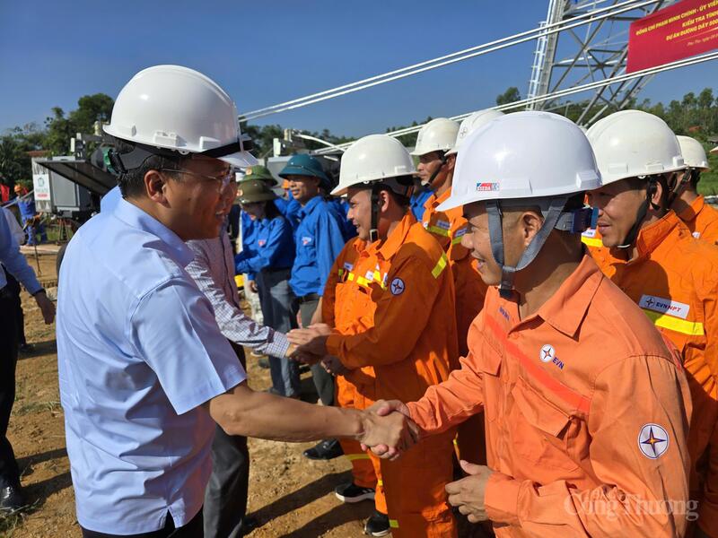 Thứ trưởng Oklavip khuyến mã hấp dẫn mỗi ngày Nguyễn Hoàng Long thăm hỏi, động viên người Okvip - liên minh giải trí #1 thế giới hà nội trên công trường