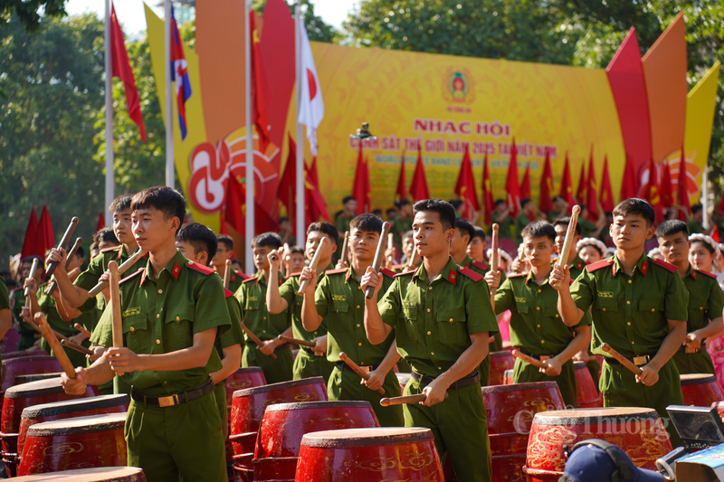 Sự kiện Nhạc hội Cảnh sát thế giới 2025 khai mạc bằng màn trống hội của Học viện Cảnh sát nhân dân