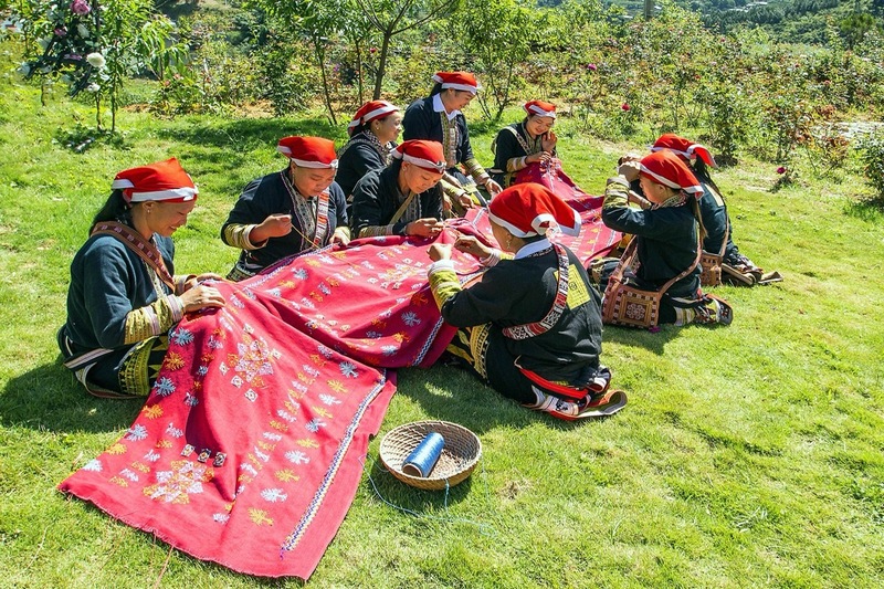 Trước kia, nghề thổ cẩm chỉ để phục vụ gia đình. Nay, nó đã trở thành một nghề chuyên nghiệp (Ảnh: Báo Lào Cai)