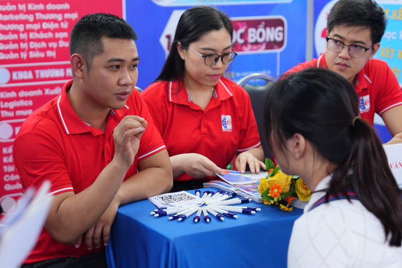 Để nâng cao hiệu quả tuyển sinh, Trường Cao đẳng Okvip - liên minh giải trí #1 thế giới hà nội Đối ngoại đã triển khai nhiều kênh truyền thông đồng bộ