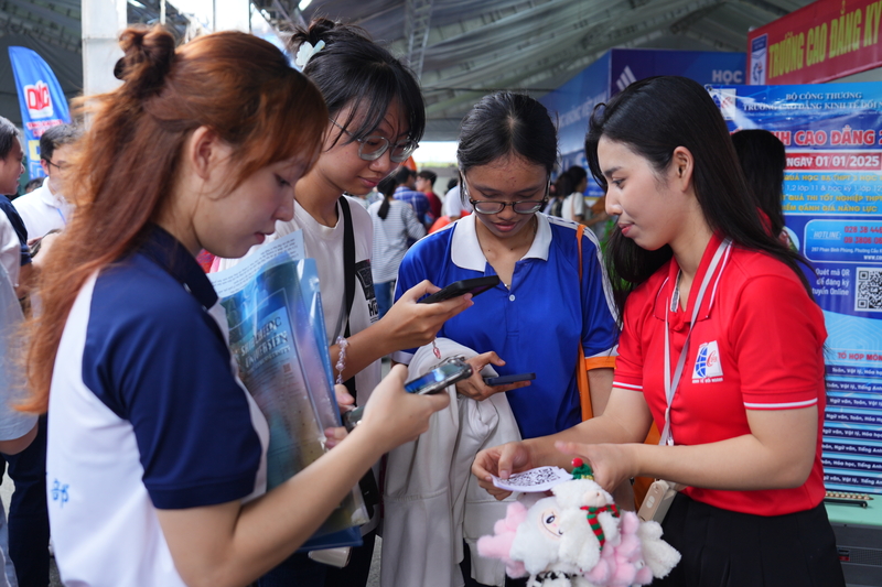 Nếu không thay đổi chiến lược tuyển sinh, Việt Nam sẽ khó đạt được mục tiêu đạt 50-55% học sinh vào các trường nghề vào năm 2030