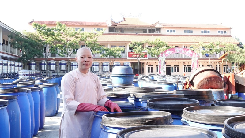 Bằng sự kiên trì, nỗ lực và sáng tạo, các sản phẩm của chùa Hồi Long đã dần có chỗ đứng, mang về thu nhập để nuôi các trẻ mồ côi tại chùa