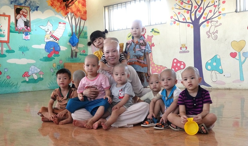Hiện tại, chùa Hồi Long đang là mái ấm của hàng chục trẻ em mồ côi