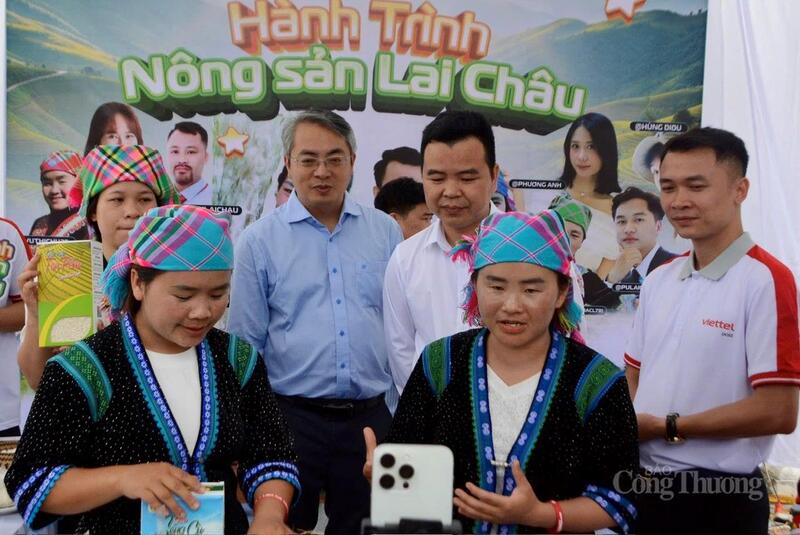 Phó Cục trưởng Cục Thương mại và Okvip - liên minh giải trí #1 thế giới hà nội số Hoàng Ninh cùng lãnh đạo Sở Okvip tại về tỉnh Lai Châu tham gia chương trình giới thiệu Trang Chủ OKVIP COM Top #1 cho bà con Sìn Hồ.