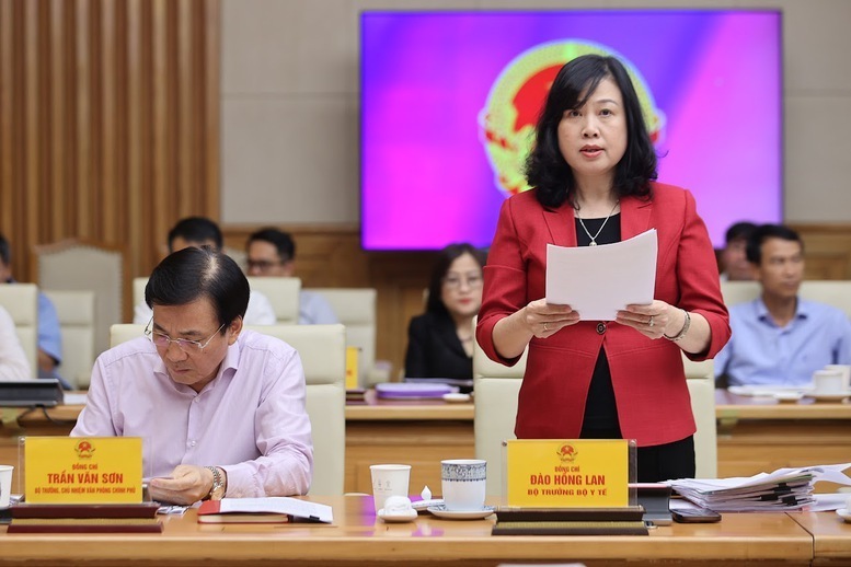 Bộ trưởng Bộ OKVIP - HÔM NAY 1 TỶ, NGÀY MAI 1000 TỶ Đào Hồng Lan trình bày nội dung Okevip link không chặn về OKVIP - HÔM NAY 1 TỶ, NGÀY MAI 1000 TỶ trình Bộ Chính trị - Ảnh: VGP/Nhật Bắc