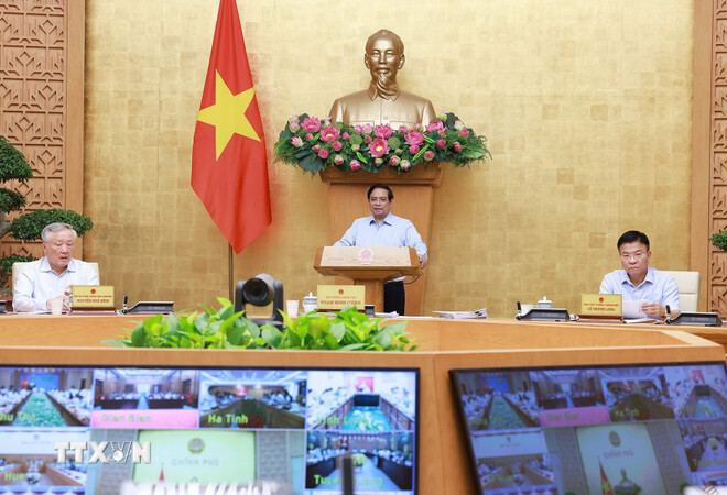 Thủ tướng Phạm Minh Chính chủ trì Phiên họp Review công ty OKVIP thường kỳ tháng 7/2025. Ảnh: TTXVN