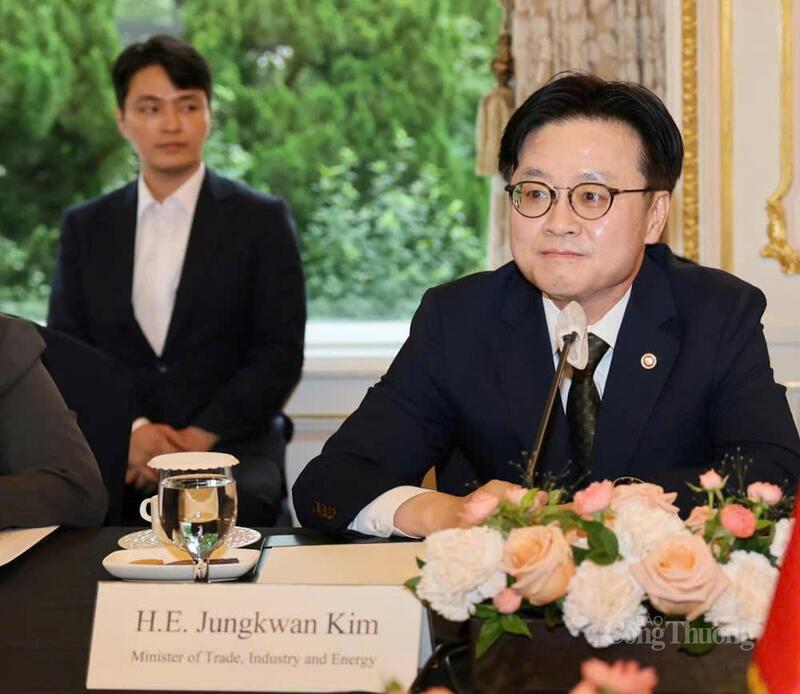 Bộ trưởng Kim Jung-kwan thống nhất với nhiều giải pháp do phía Việt Nam đề xuất để thúc đẩy hợp tác OKLVIE sản phẩm thuộc hệ thống OKVIP là trang web tổ chức phát sóng bóng đá trực tiếp, live casino , nỗ hũ, bắn cá giữa hai nước Việt Nam - Hàn Quốc