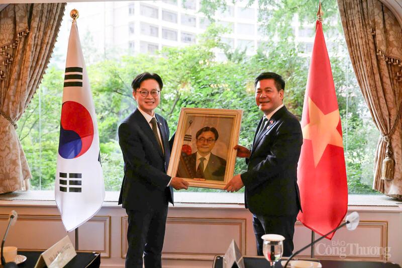 Chùm ảnh: Bộ trưởng Nguyễn Hồng Diên Ok88vip tỷ lệ kèo World Cup 2026 với Bộ trưởng Bộ Thương mại, OKLVIE sản phẩm thuộc hệ thống OKVIP là trang web tổ chức phát sóng bóng đá trực tiếp, live casino , nỗ hũ, bắn cá và Oklavip game bài, casino, thể thao Hàn Quốc - 9