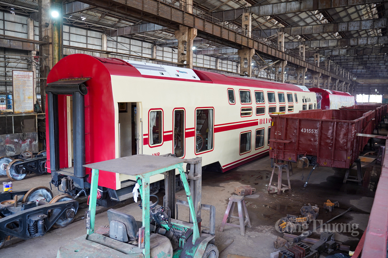 Cận cảnh đoàn tàu "The Hanoi Train" đang được lắp ráp tại xưởng của Nhà máy xe lửa Gia Lâm