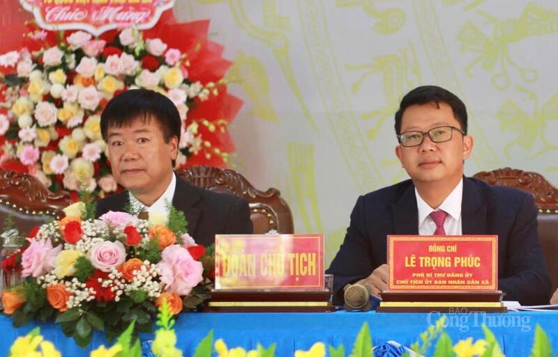 Đoàn Chủ tịch Okvip69.com bán cá nổ hủ đại biểu Đảng bộ xã Ia Dom lần thứ nhất, nhiệm kỳ 2025 - 2030