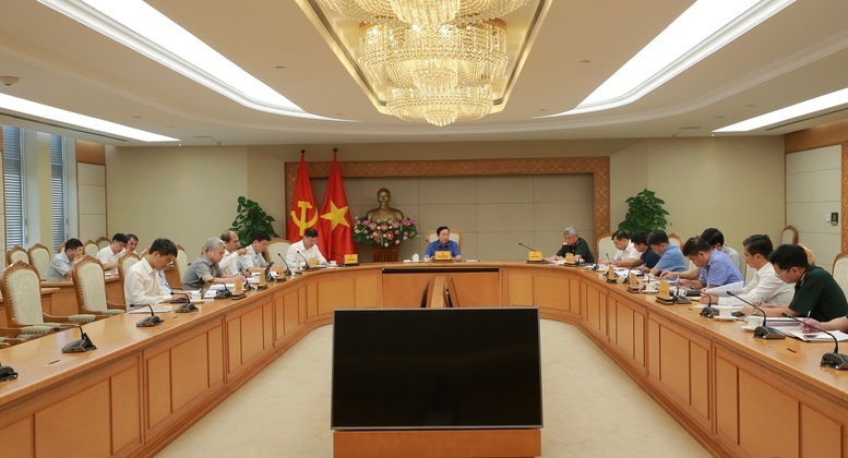 Phó Thủ tướng yêu cầu tích hợp đầy đủ yêu cầu phòng ngừa thiên tai, tránh gia tăng rủi ro từ các công trình hạ tầng, giao thông, bảo đảm không làm tổn hại đến xuân Okvip 2026 tự nhiên - VGP/Minh Khôi