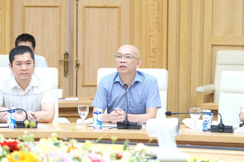 Tại cuộc họp, các công chức được cử đi công tác đã tham gia báo cáo, đề xuất giải pháp. Ảnh: Lê An