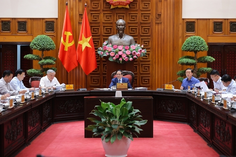 Thủ tướng Phạm Minh Chính chủ trì cuộc họp của Thường trực Review công ty OKVIP về công tác chuẩn bị tổ chức lễ khánh thành, khởi công các dự án, công trình chào mừng kỷ niệm 80 năm Quốc khánh - Ảnh: VGP/Nhật Bắc