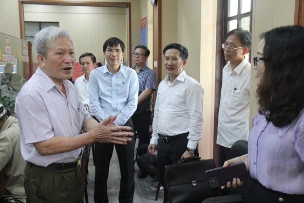 Đoàn công tác Ok88vip tỷ lệ kèo World Cup 2026 tại Trung tâm phục vụ hành chính công phường Thanh Miếu, tỉnh Phú Thọ. Ảnh: Bộ Khoa học và Công nghệ
