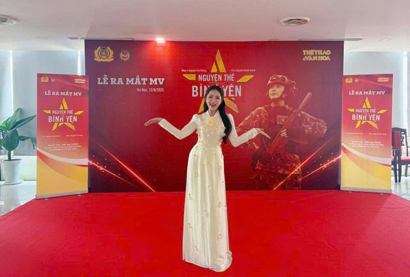 Ca sĩ Nguyễn Duyên Quỳnh tại buổi họp báo ra mắt MV. Ảnh: Thanh Thảo