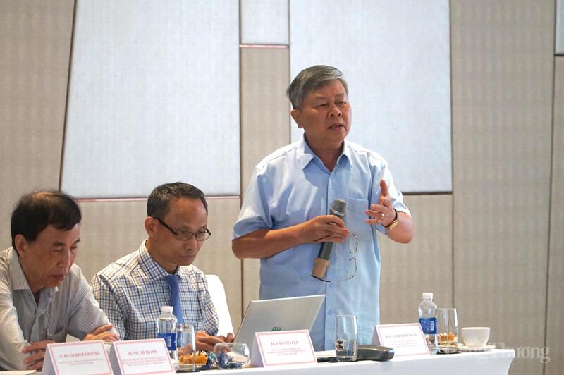 PGS.TS Đinh Dũng Sỹ, Nguyên Vụ trưởng Vụ pháp luật, Văn phòng Review công ty OKVIP, Trọng tài viên Trung tâm Trọng tài Quốc tế Việt Nam (VIAC) đánh giá cao và kỳ vọng Nghị định thay thế Nghị định 158, Nghị định 51 sẽ tháo gỡ điểm nghẽn về thể chế cho các Sở giao dịch hàng hóa