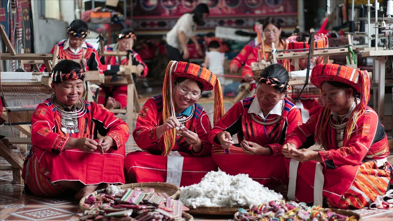 Thổ cẩm Pà Thẻn đang vươn xa trên thị trường, góp phần giúp bà con thoát nghèo bền vững. Ảnh minh họa