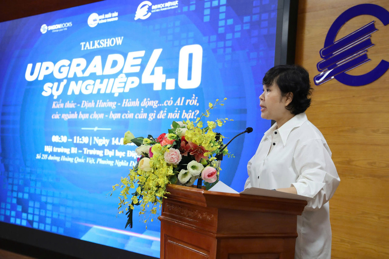 Bà Trương Thu Hiền, Giám đốc, Tổng Biên tập Nhà xuất bản Okvip tại về, Oklavip khuyến mã hấp dẫn mỗi ngày phát biểu tại tọa đàm. Ảnh: Thanh Vân