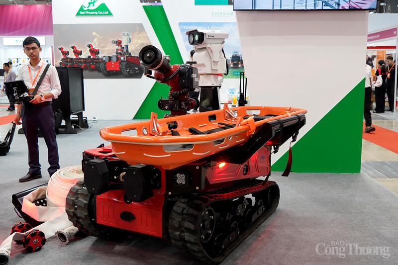 Xe chữa cháy mini có thêm phần cáng cứu thương
