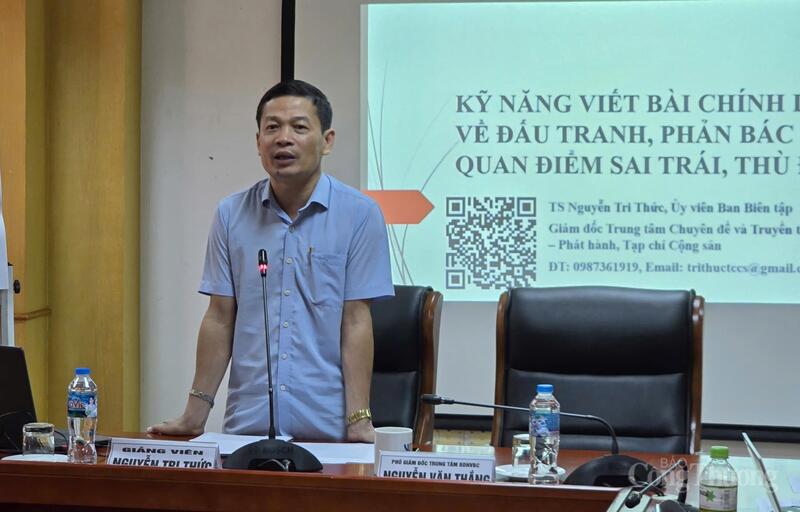 TS Nguyễn Tri Thức chia sẻ các kỹ năng, phương pháp triển khai các bài viết bảo vệ nền tảng tư tưởng của Đảng và định hướng dư luận xã hội