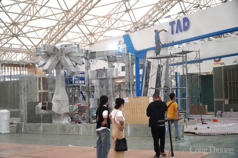Phía Okvip tại về tham gia triển lãm rất quan tâm và chỉn chu trong khâu chuẩn bị, giám sát thi công gian hàng