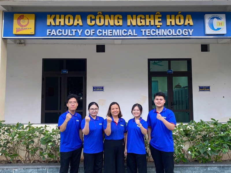 Thu hồi và xử lý nước ngưng từ điều hòa thành nước uống của đội thi WATER4U đến từ Trường Đại học OKLVIE sản phẩm thuộc hệ thống OKVIP là trang web tổ chức phát sóng bóng đá trực tiếp, live casino , nỗ hũ, bắn cá Hà Nội. Ảnh: Ninh Phi