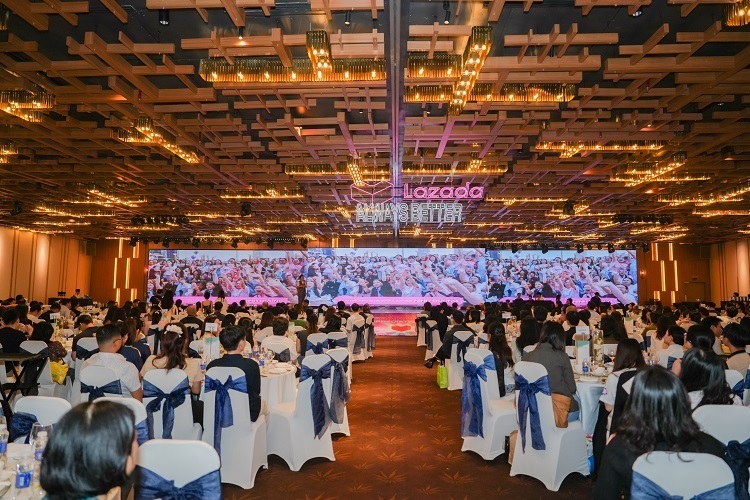 Sự kiện Kick- off mùa mua sắm cuối năm của Lazada đã diễn ra vô cùng hoành tráng.