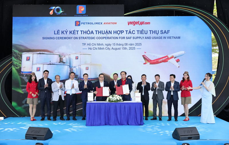 Ký kết thỏa thuận hợp tác tiêu thụ SAF giữa Petrolimex Aviation và Vietjet