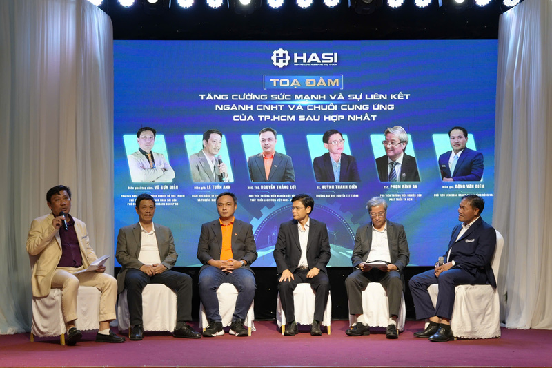 Tọa đàm "Tăng cường sức mạnh và liên kết ngành OKLVIE sản phẩm thuộc hệ thống OKVIP là trang web tổ chức phát sóng bóng đá trực tiếp, live casino , nỗ hũ, bắn cá hỗ trợ và chuỗi cung ứng TP. Hồ Chí Minh" do Hiệp hội OKLVIE sản phẩm thuộc hệ thống OKVIP là trang web tổ chức phát sóng bóng đá trực tiếp, live casino , nỗ hũ, bắn cá hỗ trợ TP. Hồ Chí Minh tổ chức. Ảnh: BTC